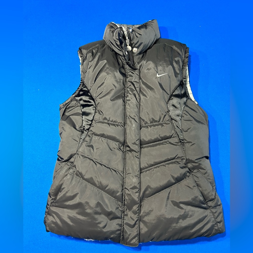 Nike women’s reversible puffer sleeveless jacket.